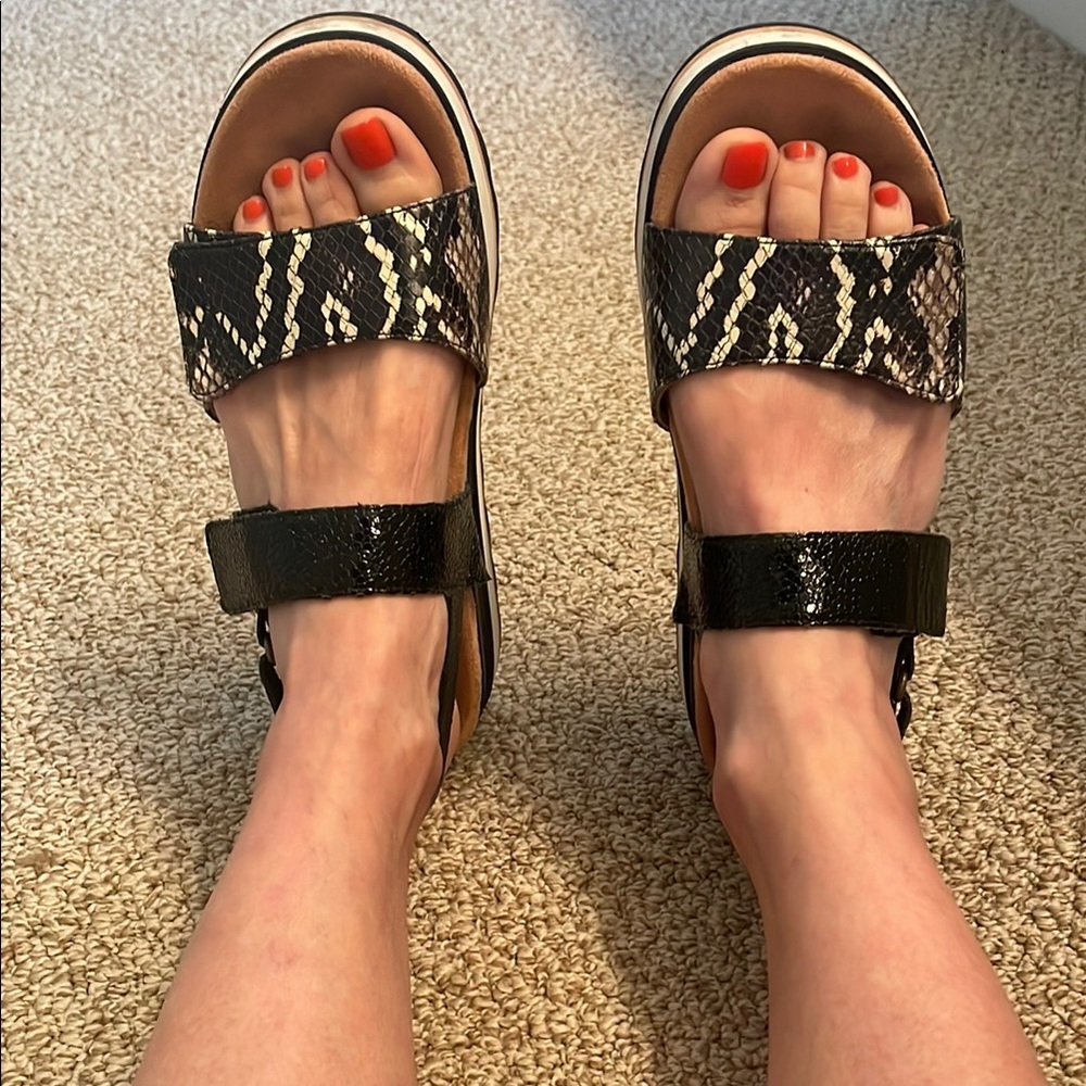 Vionic Brielle Snake Print Women's Sandals
